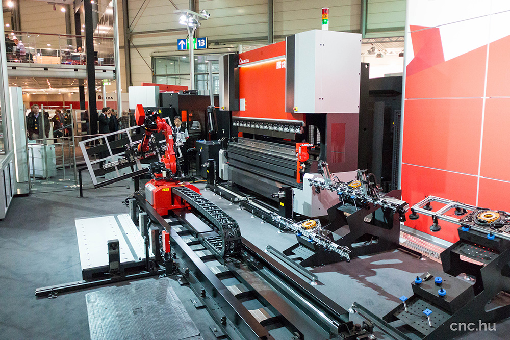 AMADA-HG1303AR élhajlító robotella