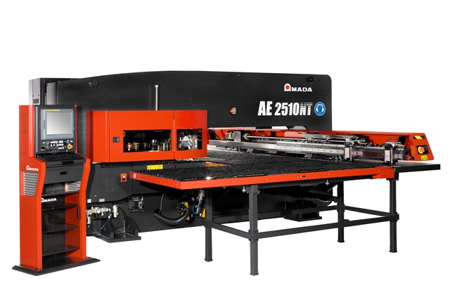 AMADA AE stancológép: kompakt modell, egyszerű szervo-elektromos meghajtással